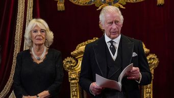 Carlos III y la reina consorte Camila Parker. AFP.