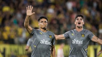 penarol goleo a river plate por 4 a 0 con triplete de matias arezo y lo elimino de la copa sudamericana