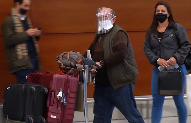 aeropuerto-gente-tapaboca-turista.jpg