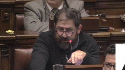 renuncio placeres y apunto a los diputados que le tiraron una montana de escoria