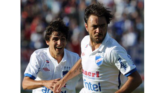 Nacional 2 - 0 Wanderers: el Chino hizo un gol olímpico