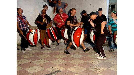 El señor de los relojes: el espectáculo de Serenata Africana