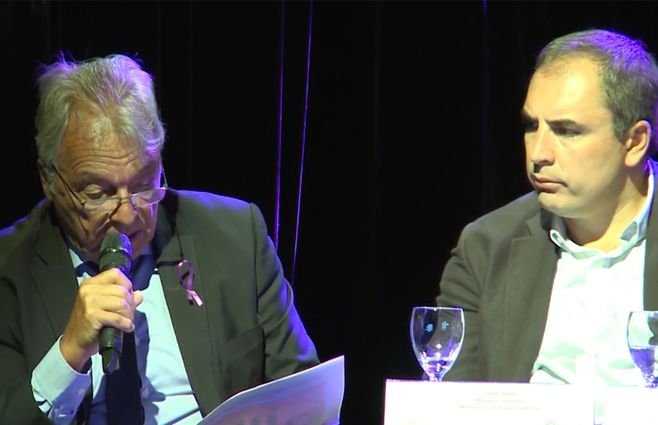 Jorge Quian, subsecretario de Salud, lee cifras. A su lado, Ferreri, subsecretario de Economía