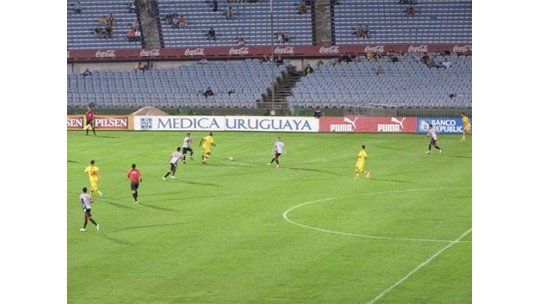 Volvió el fútbol: Peñarol le gana 2-0 a Miramar en el Centenario