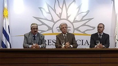 Vicecanciller Bergamino, Tabaré Vázquez y prosecretario Roballo. 