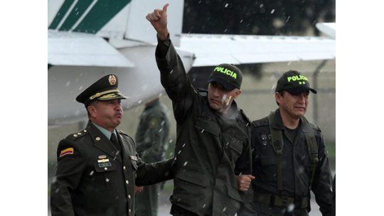 Policía superviviente de ejecuciones de las FARC llegó a Bogotá
