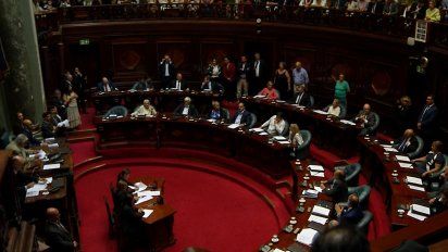 nuevo parlamento: ceremonias y simbolos de una democracia que lleva 35 anos de vigencia
