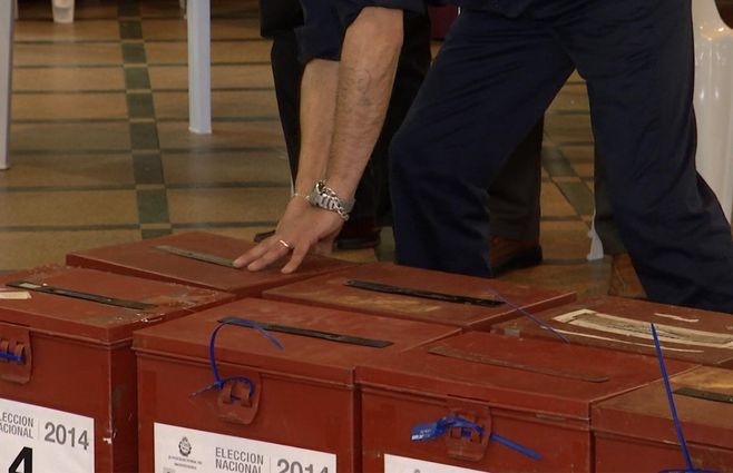 votacion-urnas-uruguay.jpg