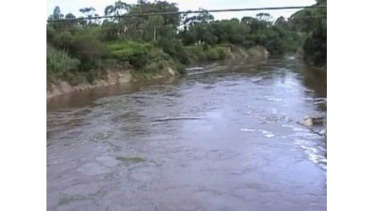 Continúa búsqueda de joven que cayó en aguas de La Coronilla