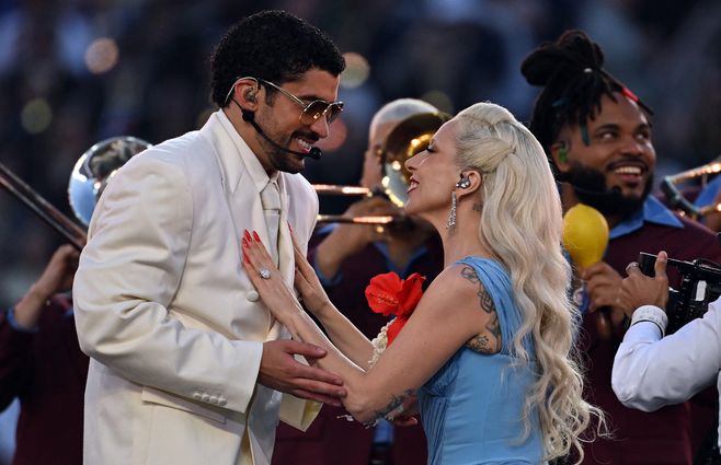 Foto: AFP. Bad Bunny y Lady Gaga.