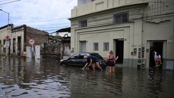 alerta naranja: escuelas cerradas ante anuncio de nuevas lluvias torrenciales en espana