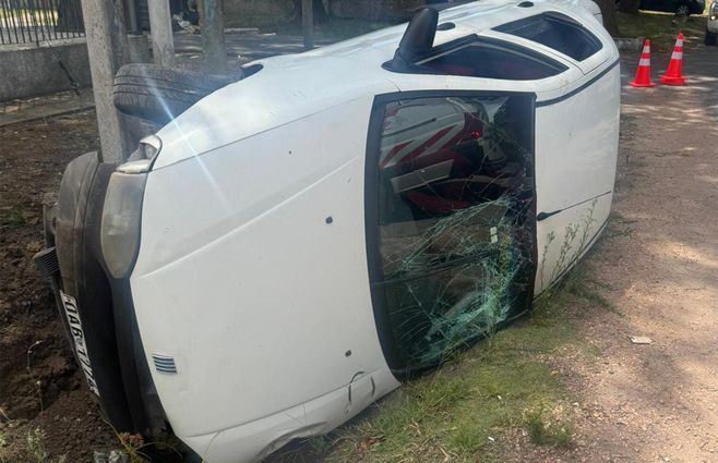 choque-vuelco-lezica-auto-moto