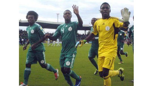 España y Nigeria golearon a Costa Rica y Guatemala