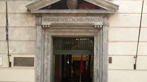 Asesores del MEF alertan sobre aumento de gasto público y recomiendan medidas de ajuste Asesores del MEF alertan sobre aumento de gasto público y recomiendan medidas de ajuste