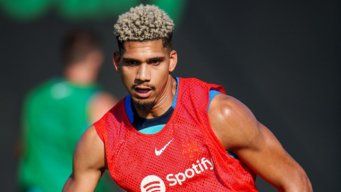 Ronald Araujo entrena. Foto: Barcelona oficial.
