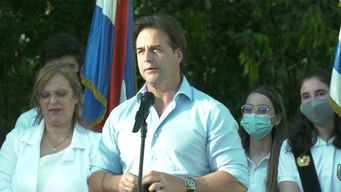 lacalle pou visito cerro colorado y aposto a centros educativos abiertos a la comunidad