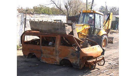 Quitaron 400 vehículos quemados en cementerio de autos robados