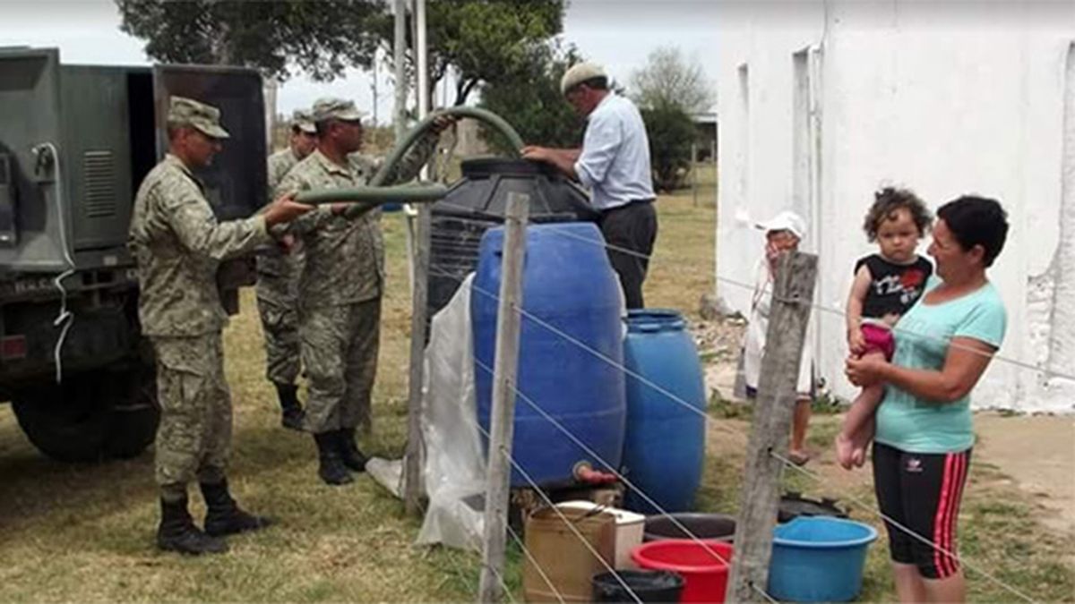Ejército lleva agua potable a familias y productores afectados por sequía