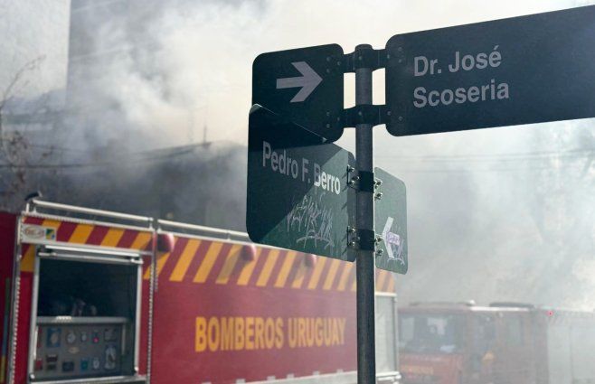 Incendio en casa de Pocitos. Foto: Emiliano Gutiérrez, Subrayado.