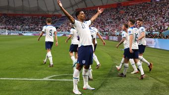 Festejo de Inglaterra en la primera goleada del Mundial de Qatar. Foto: AFP.