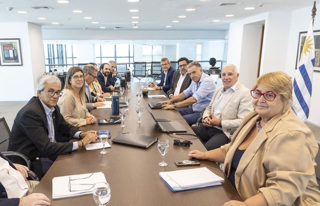 Yamandú Orsi con el gabinete de seguridad. Foto: Presidencia.