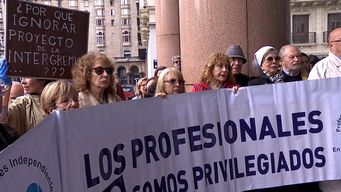 profesionales independientes se manifestaron en torre ejecutiva: el anteproyecto del frente amplio viola estudios serios