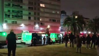 incendio en malvin con afectacion a nivel del tercer piso de un edificio de apartamentos en la rambla