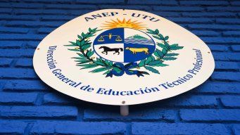 Foto: FocoUy. Escudo Nacional en UTU.