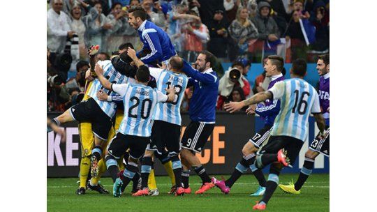 Argentina le ganó a Holanda por penales y clasificó a la final