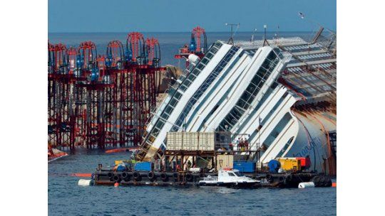 Comenzó el enderezamiento del buque Costa Concordia