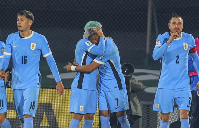 Aguirre festeja el primer gol de Uruguay. Foto: Foco UY