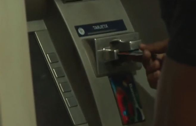 cajero-automatico-tarjeta.jpg