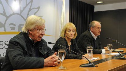 Astori, Cosse y Murro, integrantes del gabinete que atienden las demandas del empresariado. El gobierno debe afrontar el año electoral sin cambios drásticos. Cosse dejará el gabinete en enero .