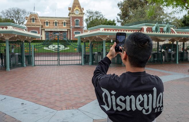 DISNEY-PARQUE-CERRADO.jpg