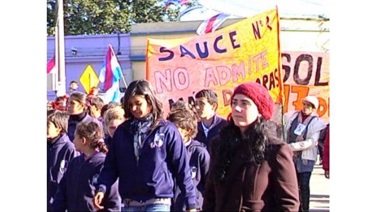 Acto del Natalicio de Artigas con protestas por mejoras en liceos