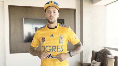El extremo zurdo con la camiseta de Tigres