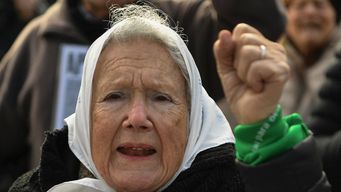 murio nora cortinas, emblema de madres de plaza de mayo en argentina, a los 94 anos