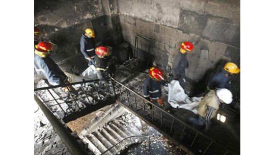 120 muertos en incendio de una fábrica textil en Bangladesh