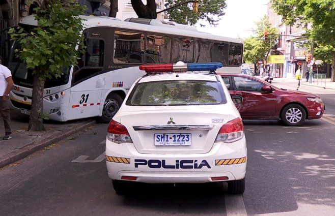 Foto: Subrayado. Accidente en avenida Agraciada, barrio Bella Vista.