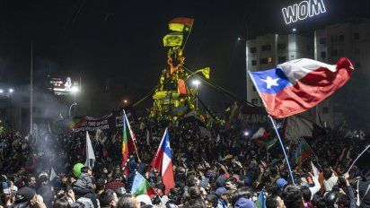 Festejos en Plaza Italia de Santiago de Chile 