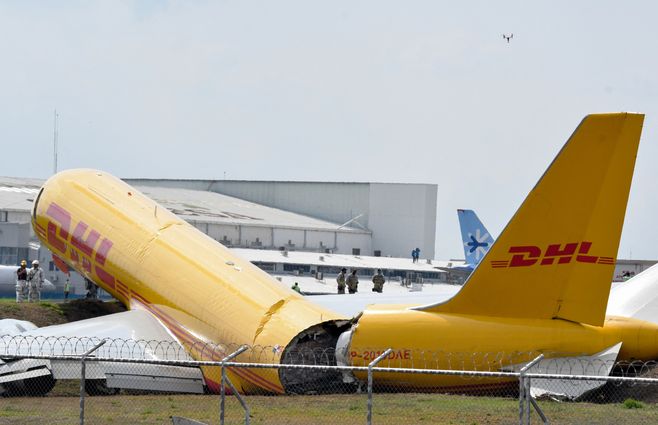 El avión que sufrió el accidente en el aeropuerto de Costa Rica. Foto: AFP.