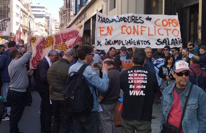 Sindicato de COPSA en la Dirección Nacional de Trabajo. Foto: Valeria de los Santos, periodista de Subrayado.