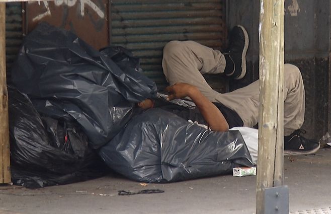 gente-calle-montevideo-ciudad-vieja