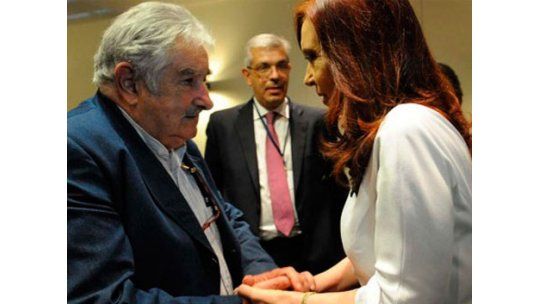 CFK sobre nueva crisis con Uruguay: Siempre hablo con Mujica