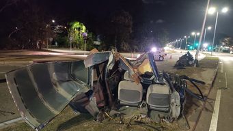 Conductor de auto chocó contra una columna en Avenida Italia y sufrió traumatismo grave