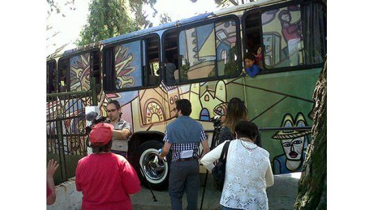 niños sirios ómnibus llegada escuela