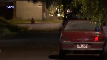 delincuentes en moto atacaron un auto en cerro norte: la policia hallo casquillos de fusil de asalto