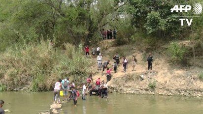 ninos venezolanos usan caminos ilegales hacia colombia para ir a la escuela