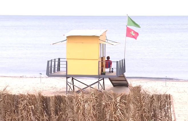 guardavidas-bandera-playa-montevideo-caseta