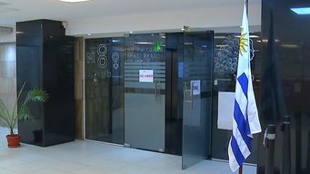 registrales en conflicto: piden regularizar a contratados y que se paguen salarios